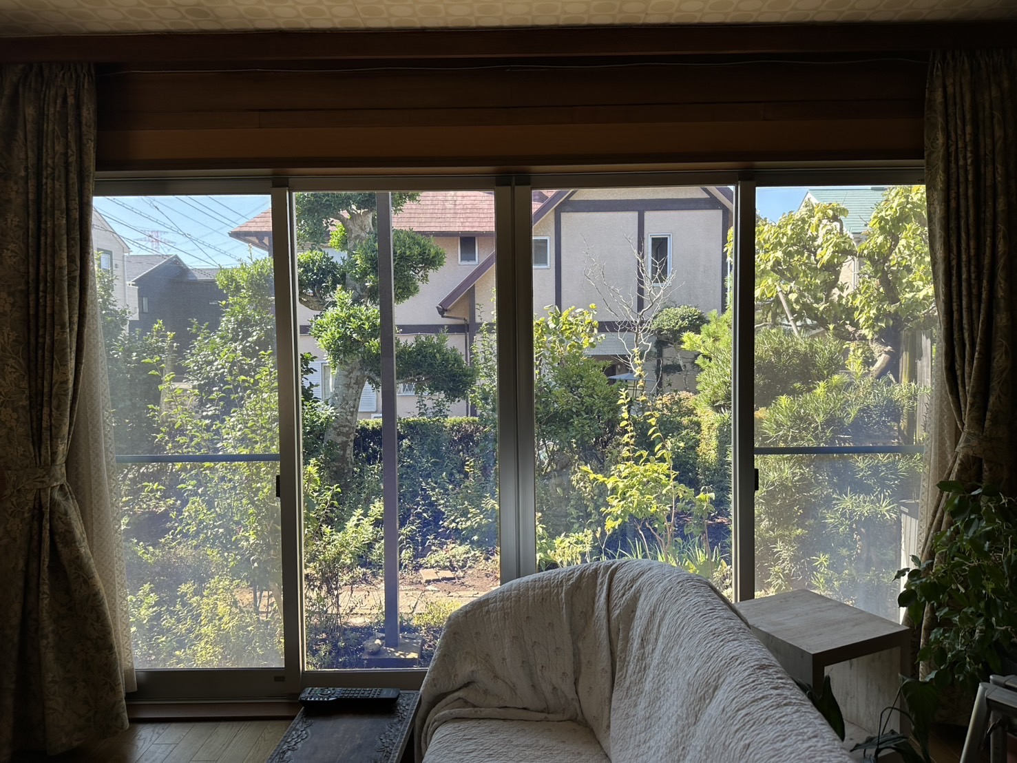 窓ガラス遮熱断熱塗装