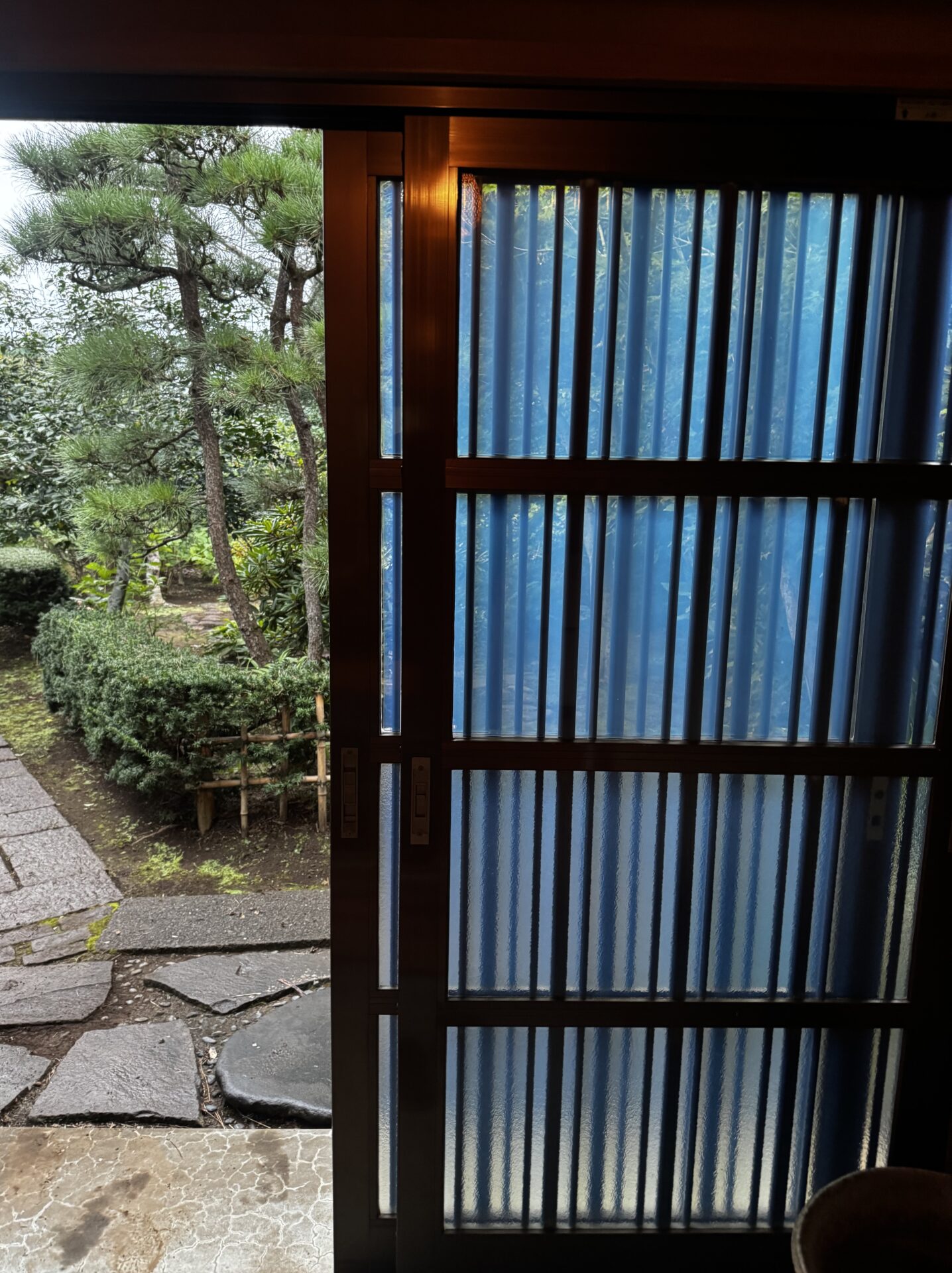 窓ガラス遮熱断熱塗装